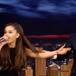 ¡Jimmy Fallon y Ariana Grande conversan con canciones!