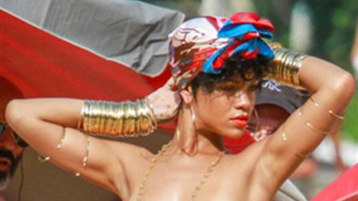 Rihanna hizo topless en Brasil
