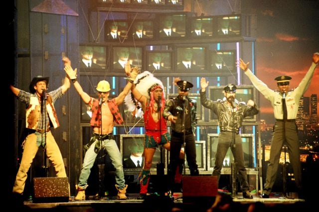 Village People, en los premios en los MTV Movie Awards de 1993.