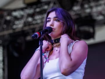 Dua Lipa cantó y encantó en Bonnaroo 2017