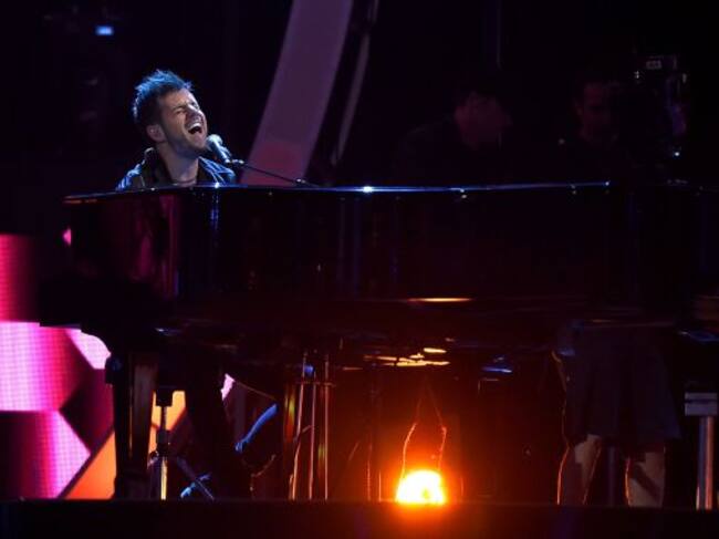 En Pablo López actuant als Latin Grammy Awards 2020