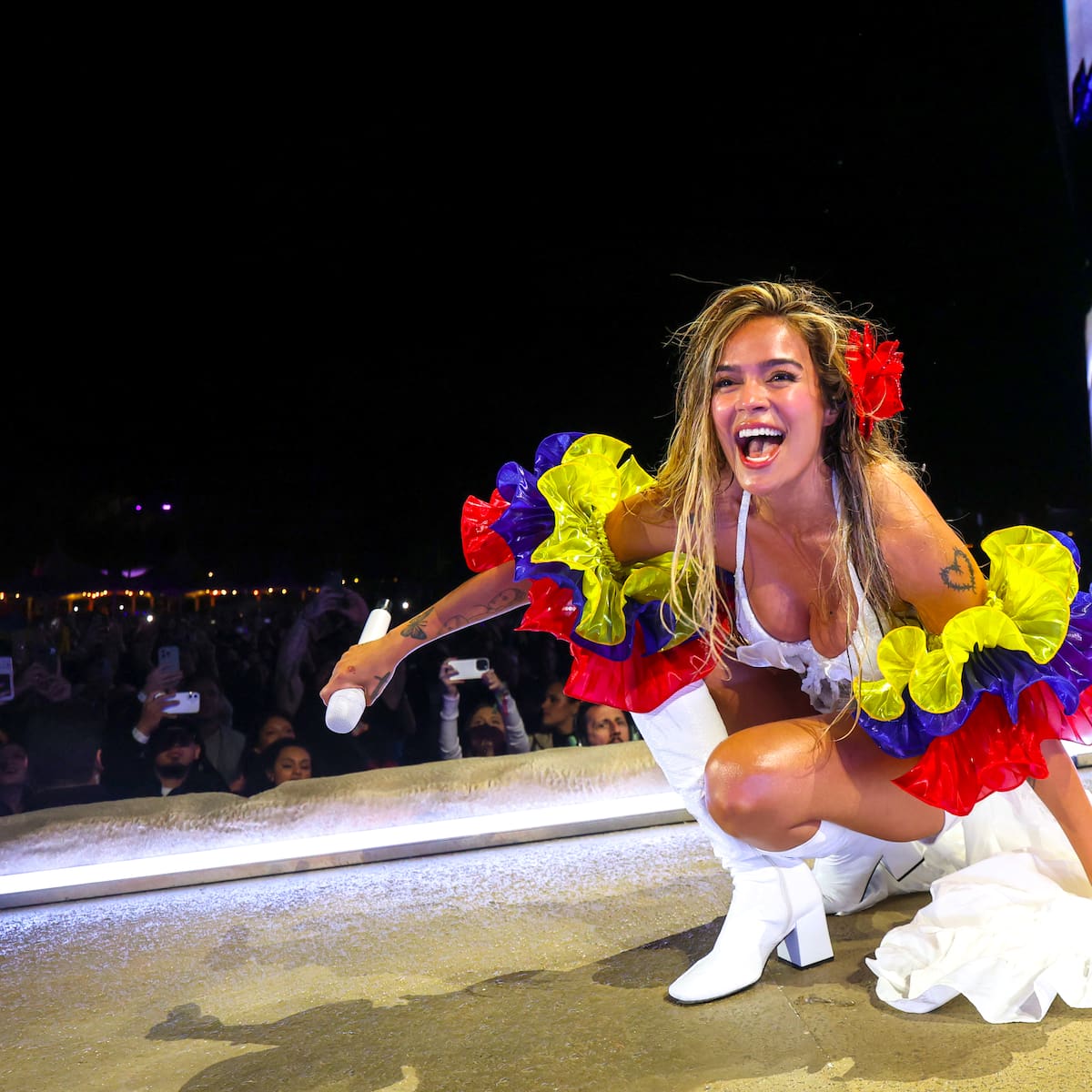 Karol G arranca ‘Viajando Por El Mundo Tropitour’: Incidente técnico, luna de miel pagada, canción inédita o fan enloquecida
