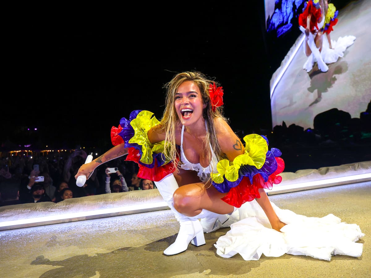 Karol G arranca ‘Viajando Por El Mundo Tropitour’: Incidente técnico, luna de miel pagada, canción inédita o fan enloquecida