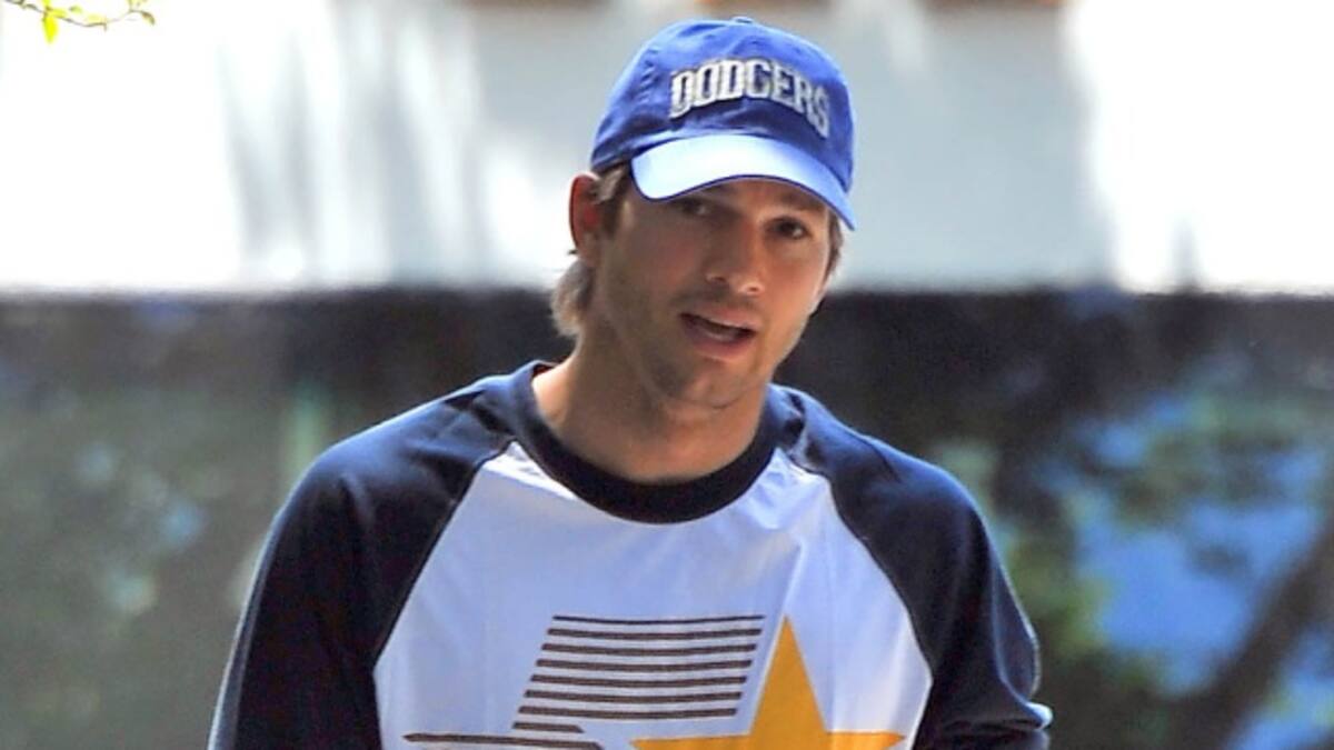 Ashton Kutcher lanza su campaña pro cambiadores de bebés en aseos masculinos