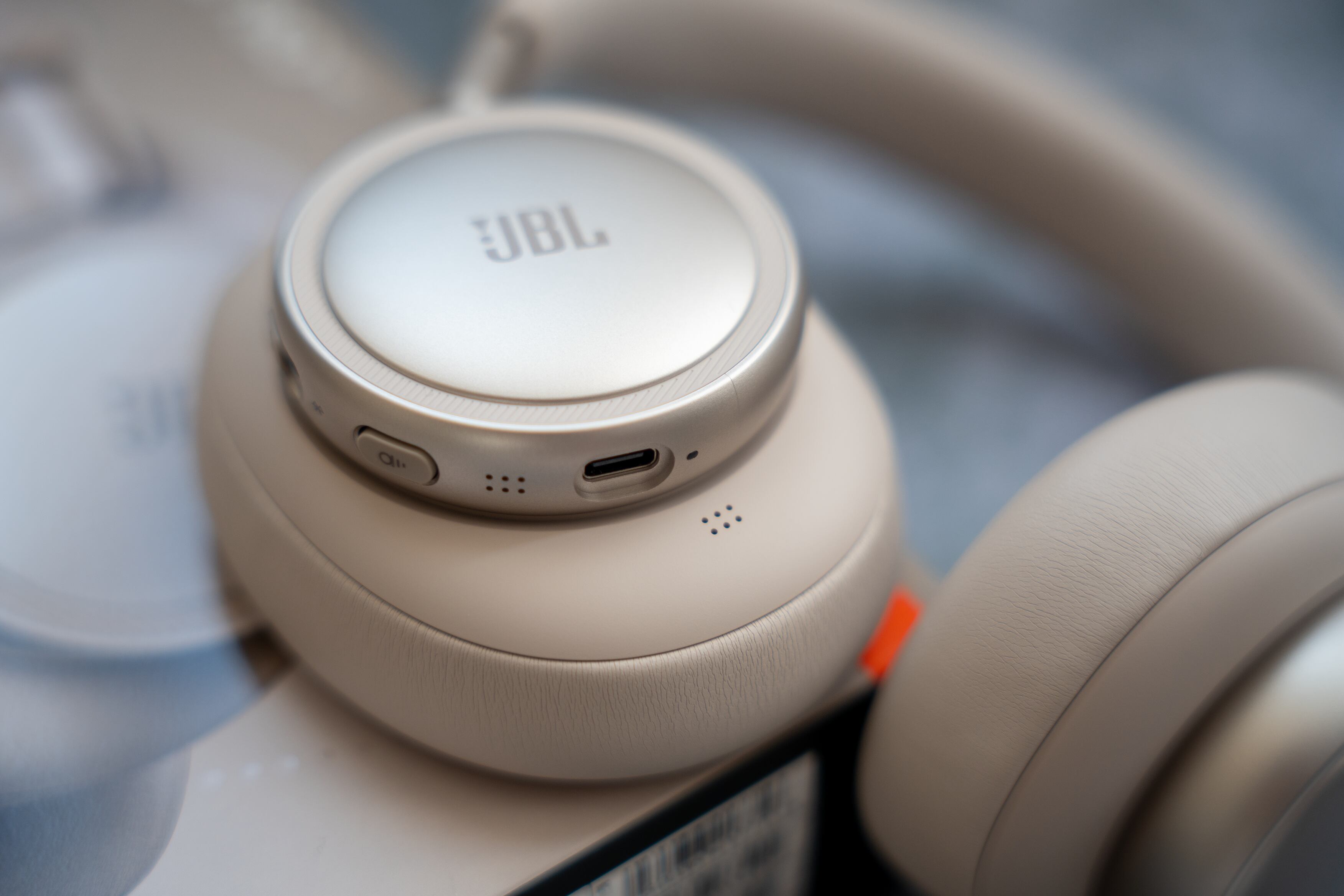 JBL Live 780NC