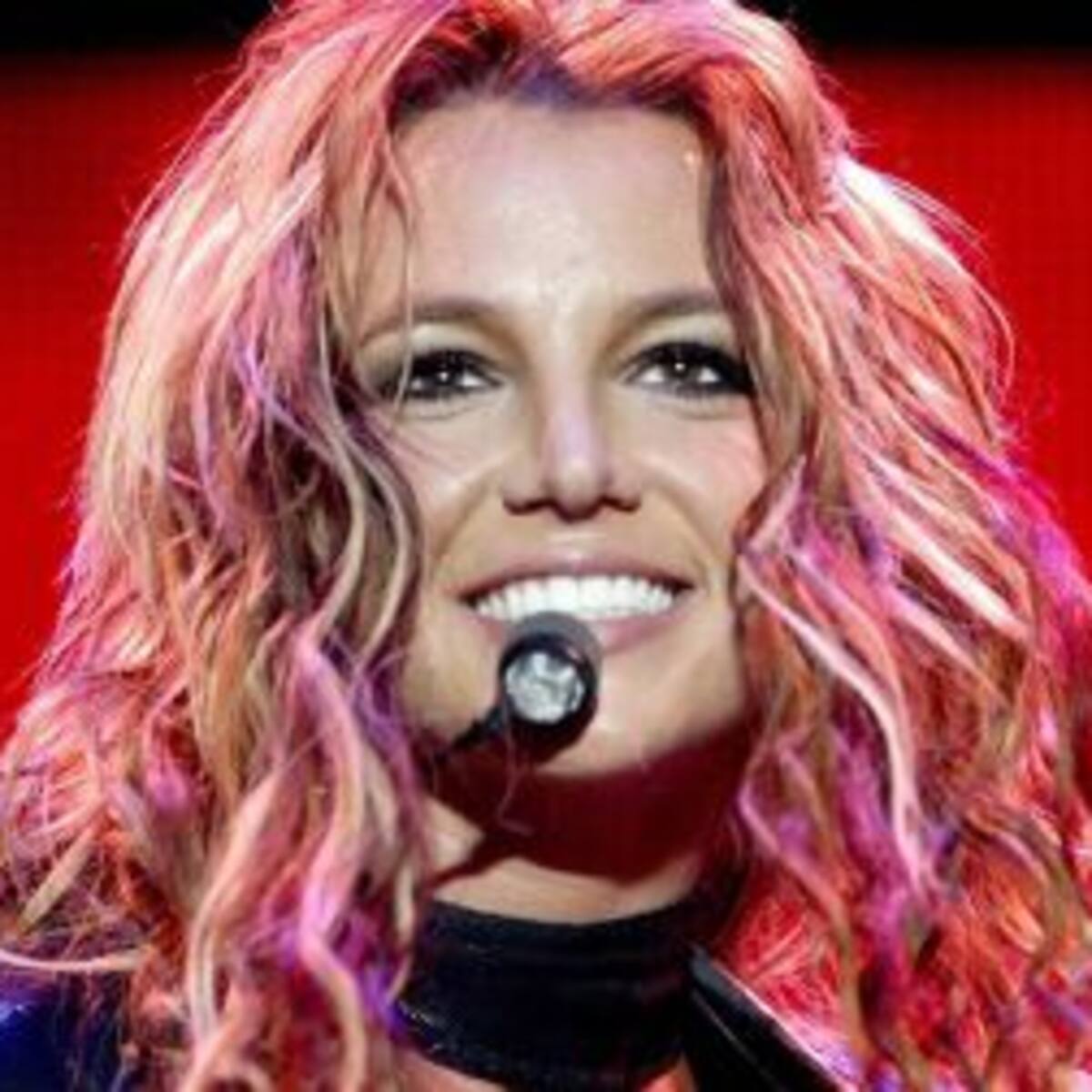 Britney sigue develando temas de su nuevo álbum