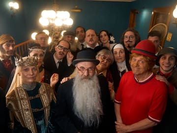 Así es el anuncio de Navidad 2024 de Campofrío que rinde homenaje a Quevedo, Valle Inclán o Gloria Fuertes