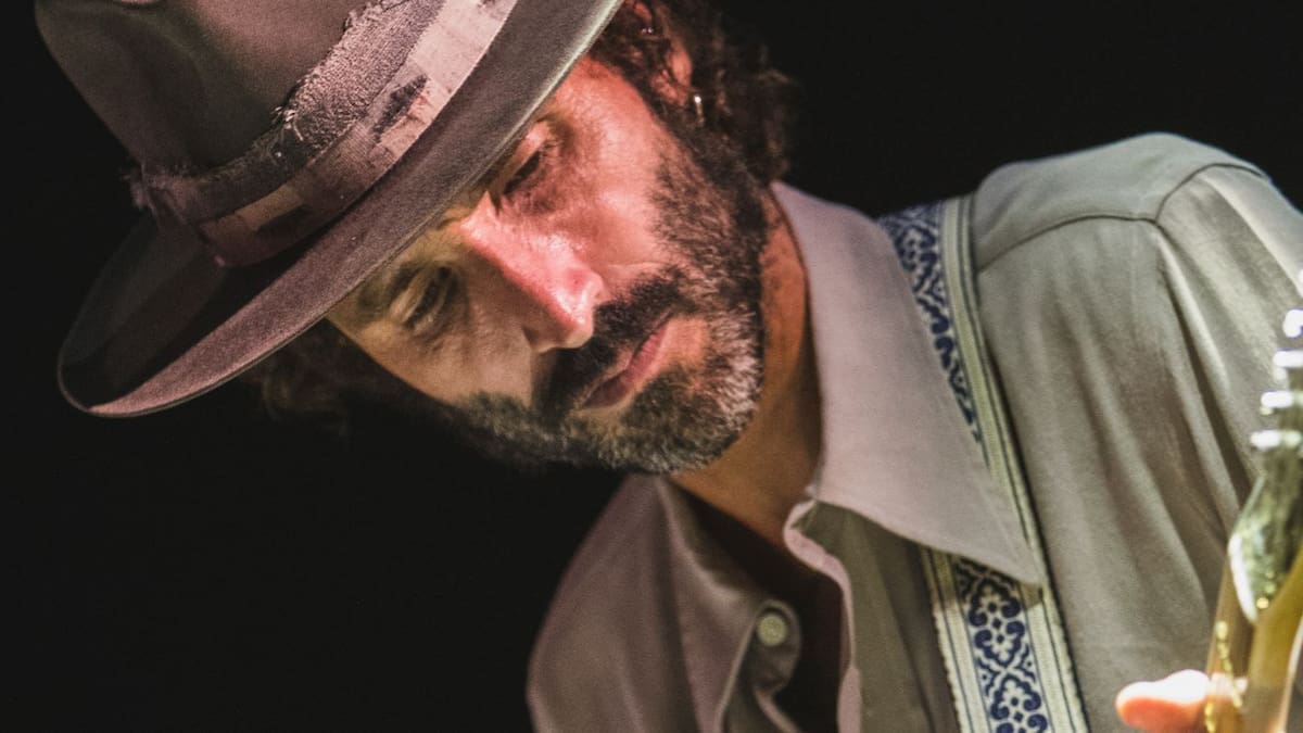 Leiva muestra la cara ‘menos glamourosa’ de los conciertos (hasta que surge la magia)