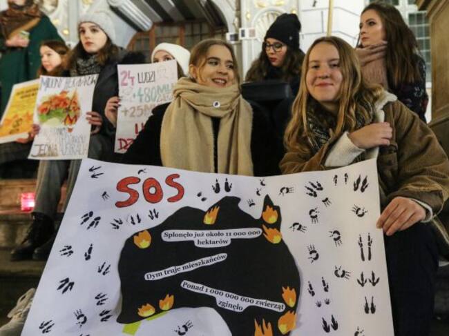 Los jóvenes luchan contra el cambio climático.