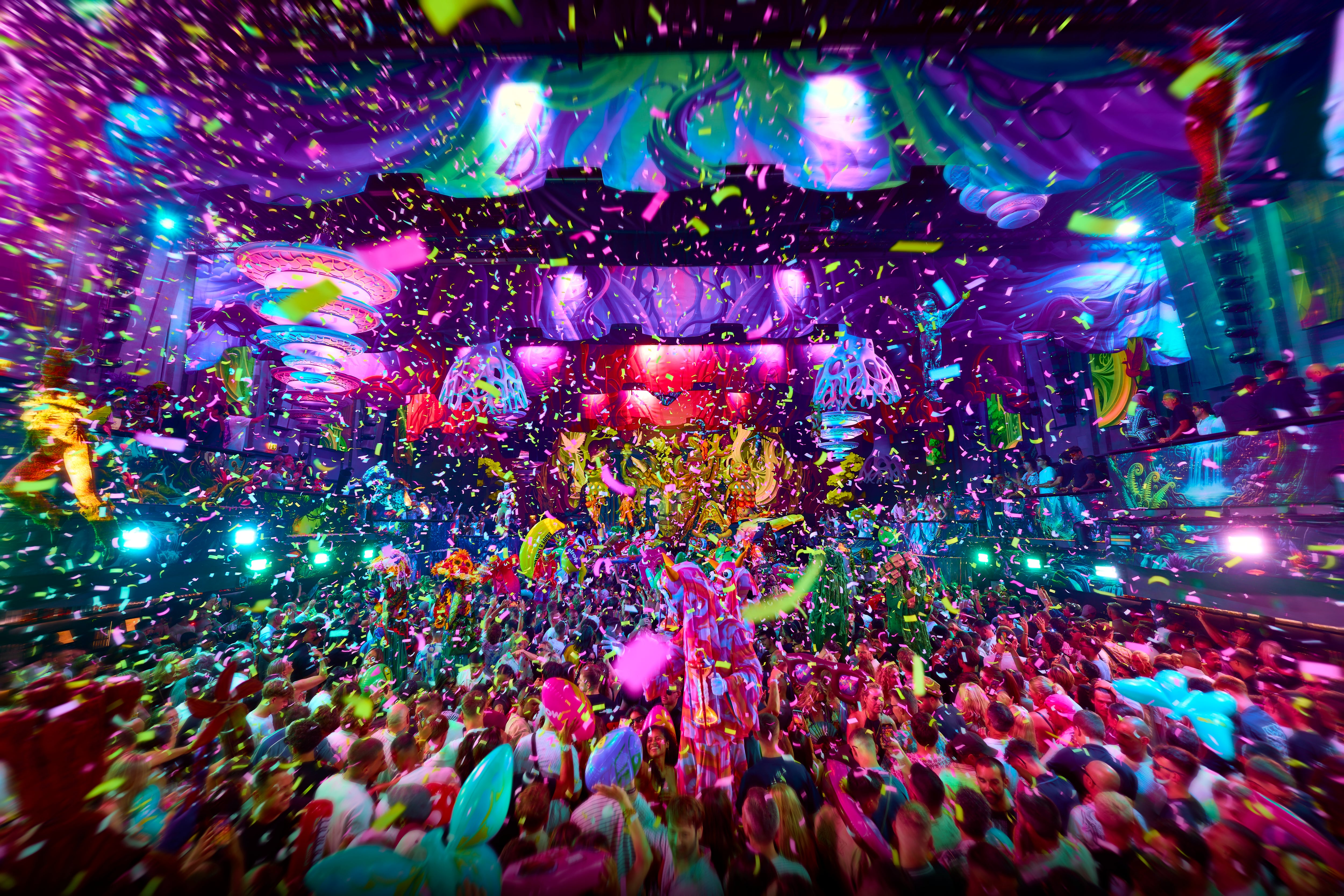 Inauguración de elrow en [UNVRS]