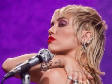 Entrevista a Miley Cyrus: “Dua Lipa y yo hemos podido crear una relación de verdad”