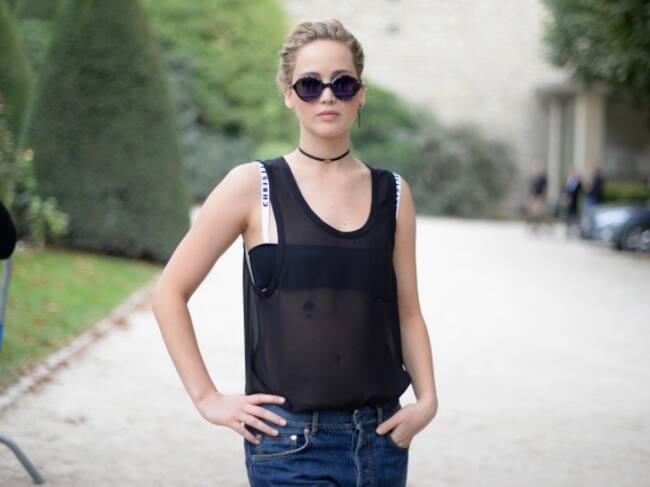 Jennifer Lawrence llega a un desfile de Christian Dior / Getty