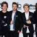 Harry y Niall se pusieron toquetones en los Billboard