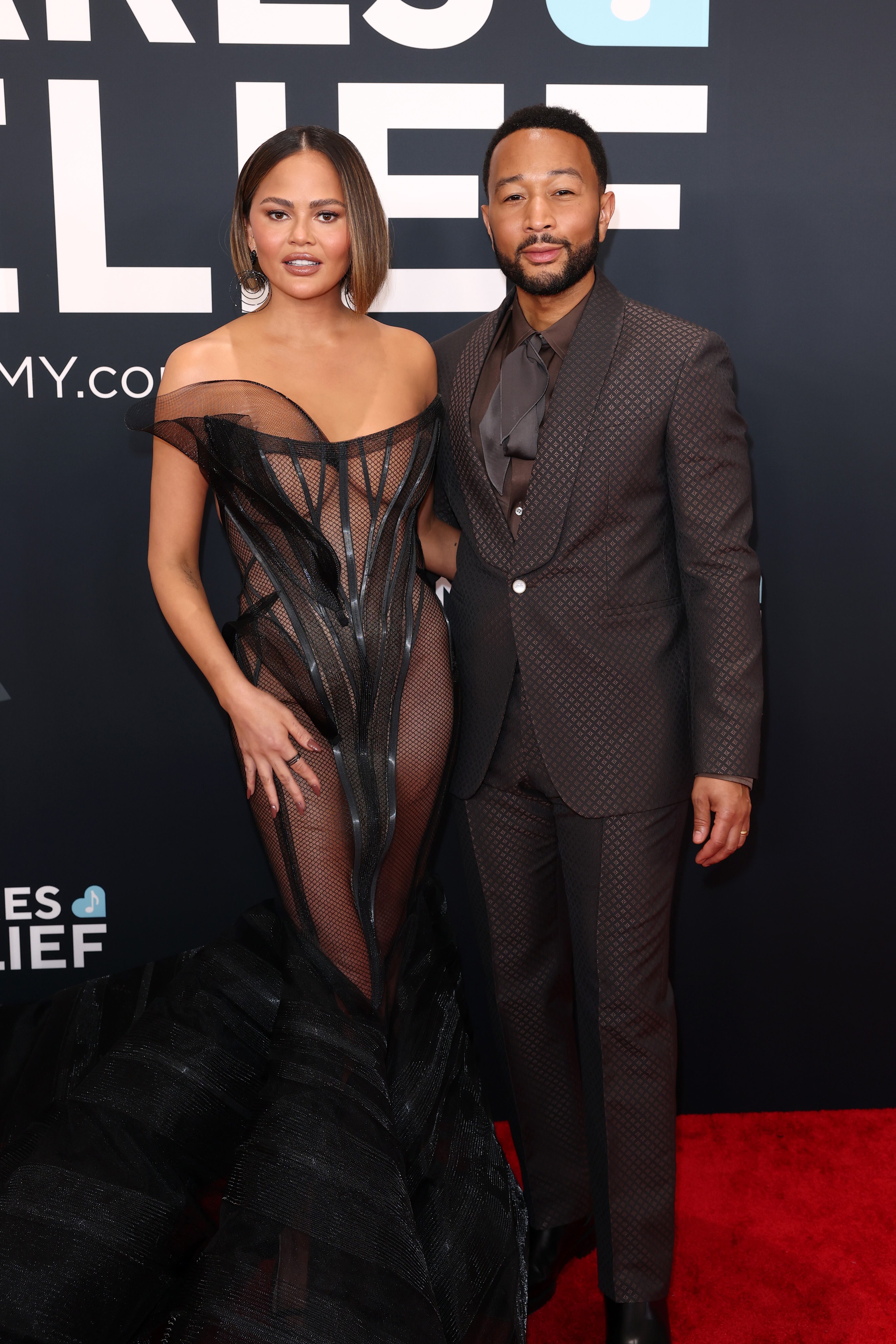 Chrissy Teigen y John Legend forman una de las parejas más sólidas de la industria. Han pasado por mucho juntos para formar la bonita familia numerosa que tienen y siempre se les ha visto así de unidos y espectaculares.