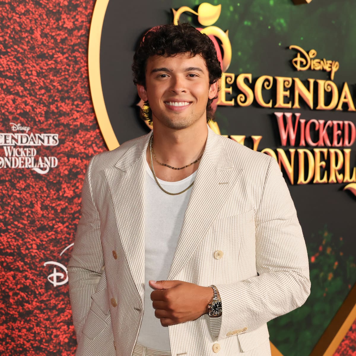 Luis Madrigal llega al universo de 'Los Descendientes': todo sobre el nuevo personaje