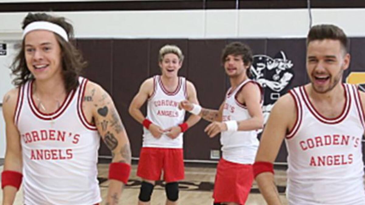 One Direction hace karaoke en un auto