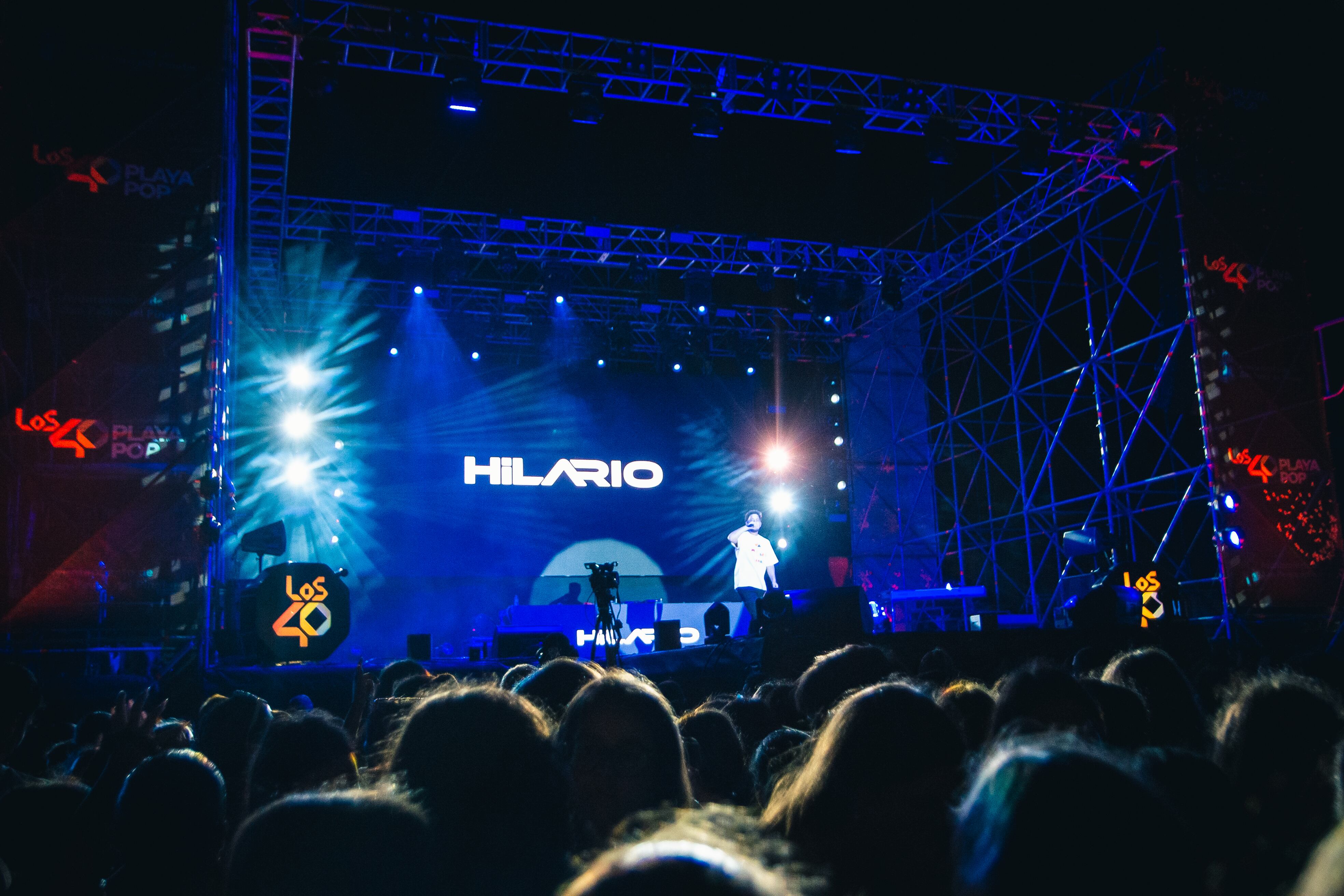 Hilario nos puso románticos con 'Desesperao' y 'Lagunas'.