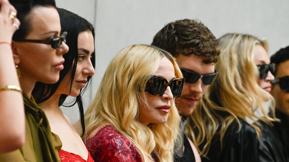 Madonna y Charli XCX protagonizan su propio Tratado de París y fuman la paz: ¿qué pasó entre ellas?