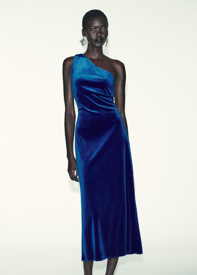 Vestido azul de terciopelo de Zara