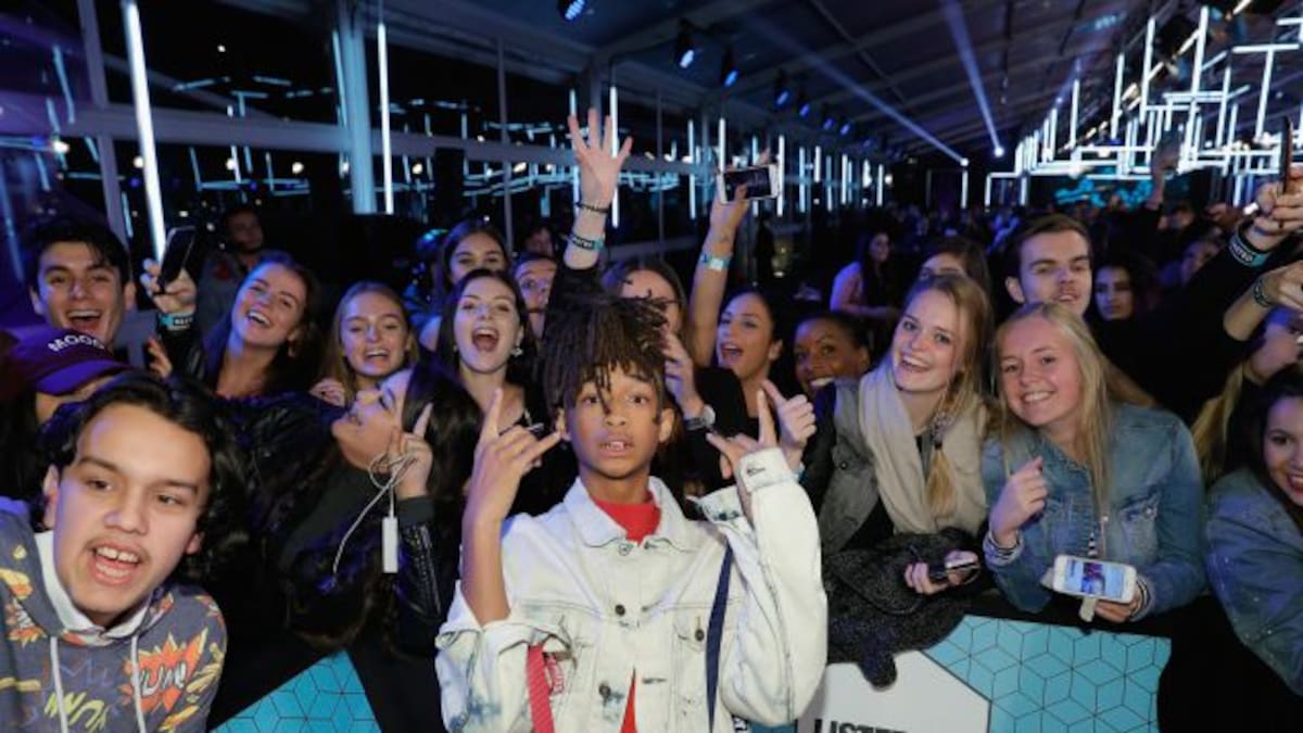 Los artistas se rinden ante sus fans a golpe de selfie