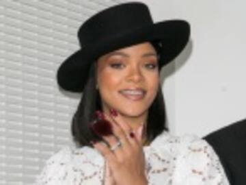 Rihanna llegó ebria a los Grammy&#039;s y este video lo comprueba