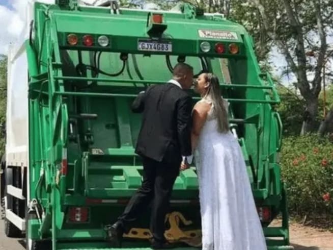 Pareja hace sesión de fotos de su boda en camión de basura