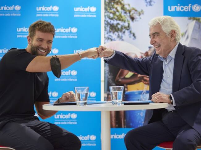Pablo Alborán y Gustavo Suárez Pertierra, presidente de UNICEF España