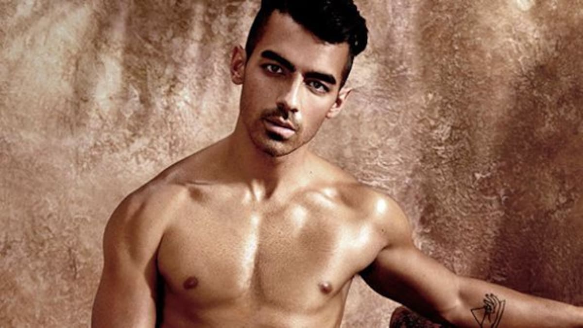 Joe Jonas muestra el cuerpo
