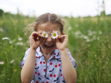 Este es el nombre de niña más bonito del mundo: con 5 letras y un poderoso significado