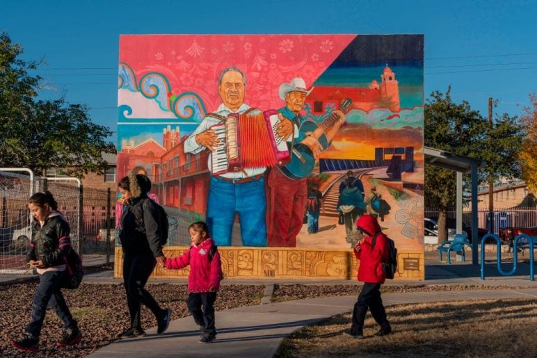 Mural de homenaje a la música y cultura de El Paso, Texas. PAUL RATJE/AFP via Getty Images