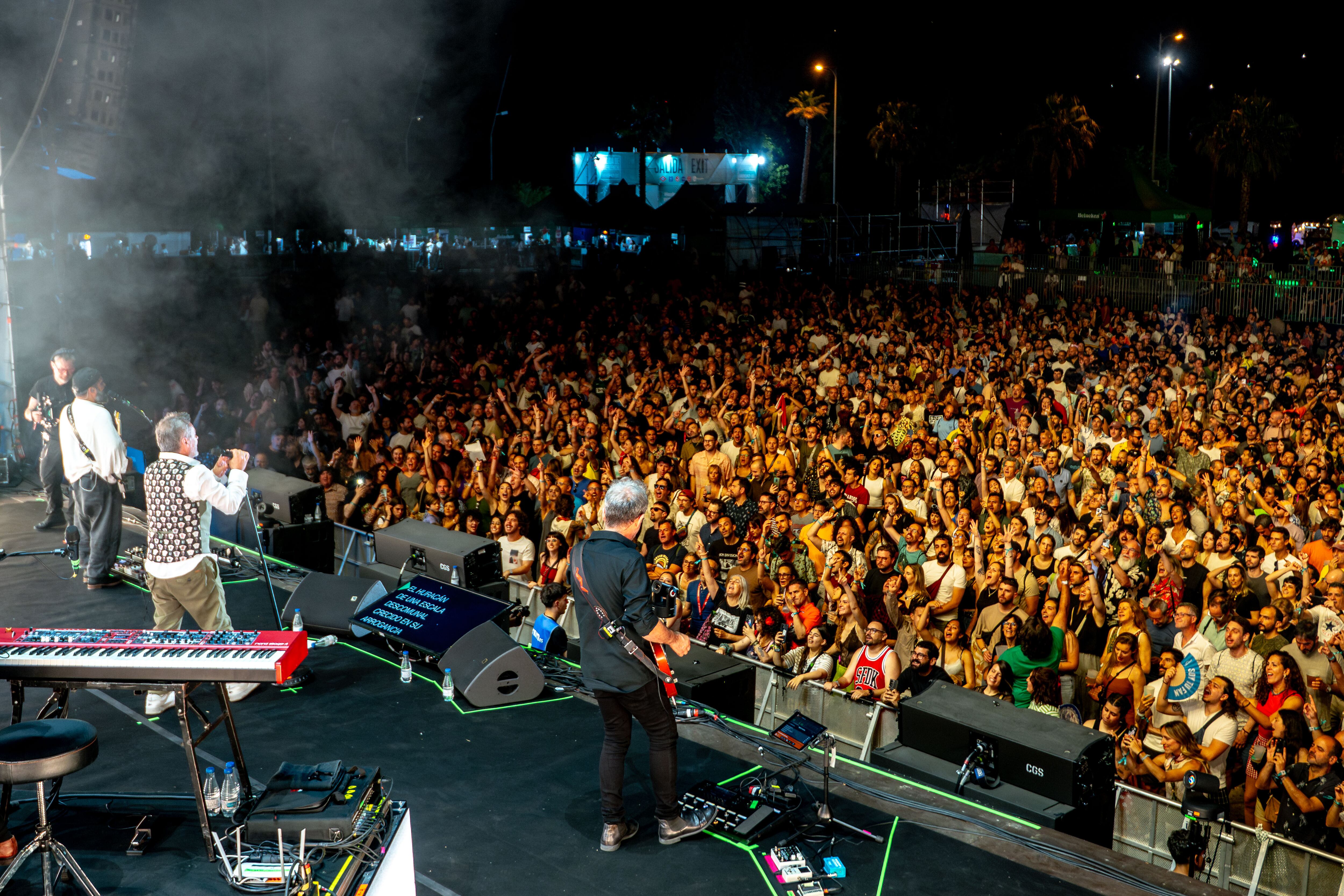 Love Of Lesbian interpretan un repertorio de sus mejores hits en el Tomavistas.