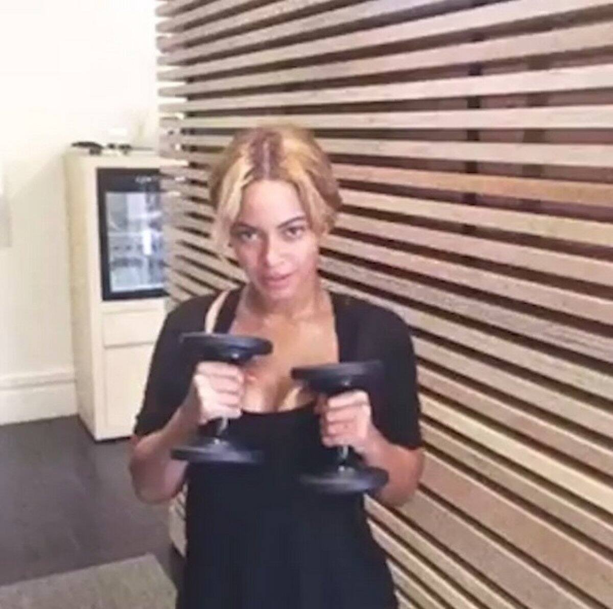 Beyoncé hace biceps con sus pesitas
