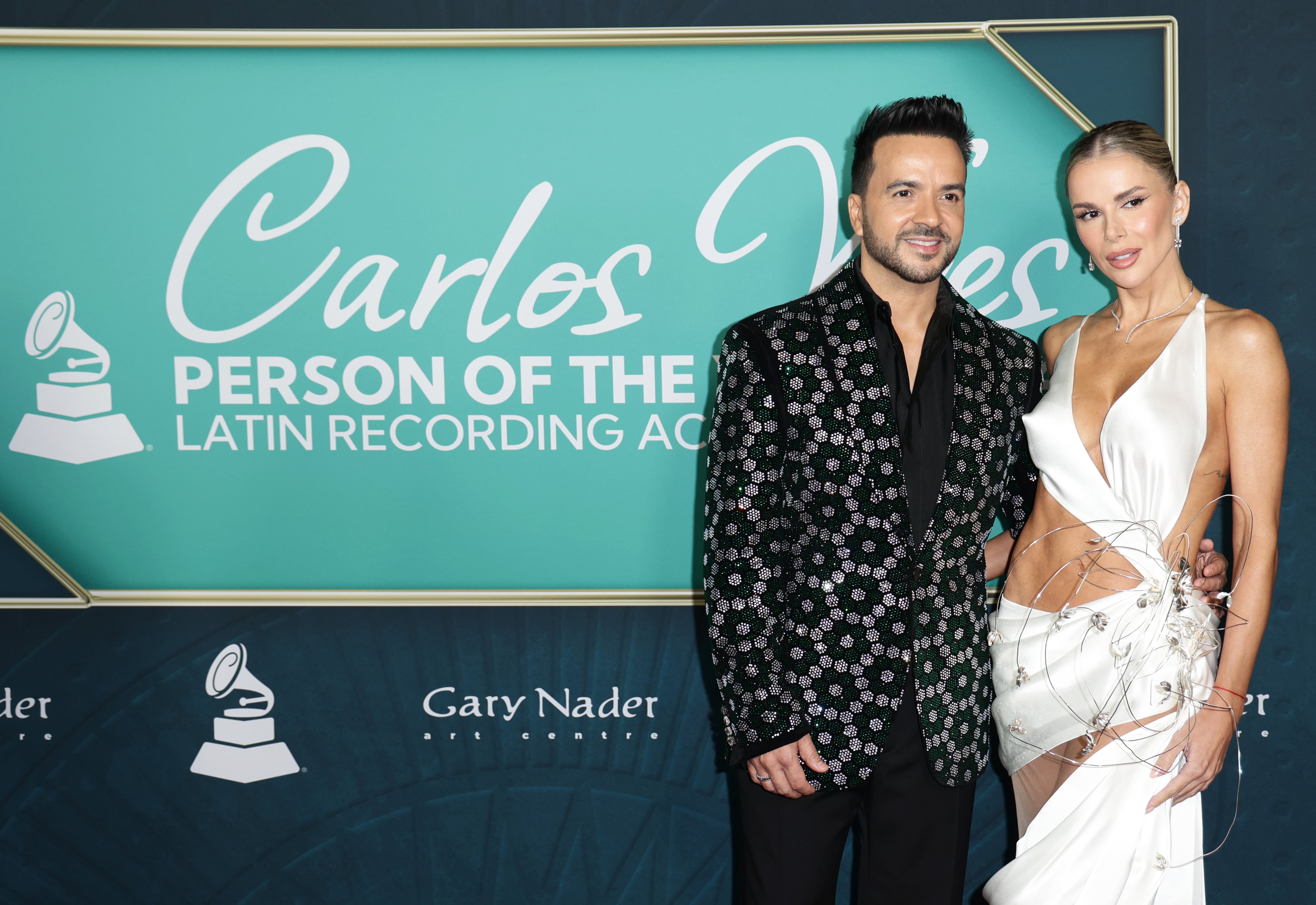 Luis Fonsi y Águeda López, otra de las parejas estelares de la gala Person of the Year (POTY) en los Latin Grammy 2024