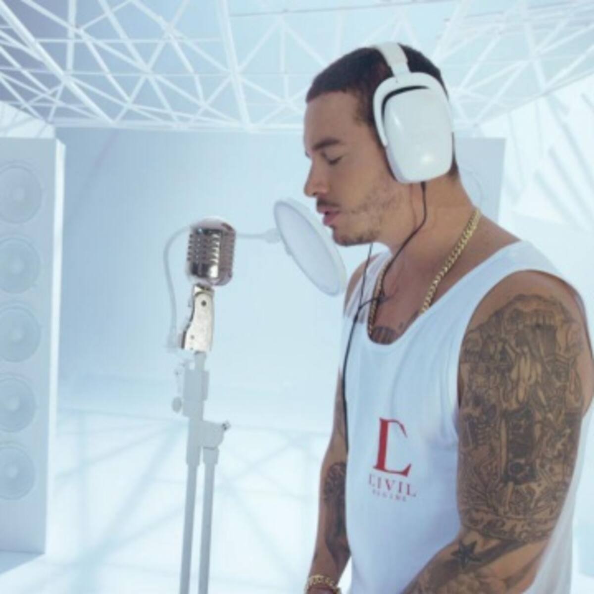 J. Balvin - Ay Vamos