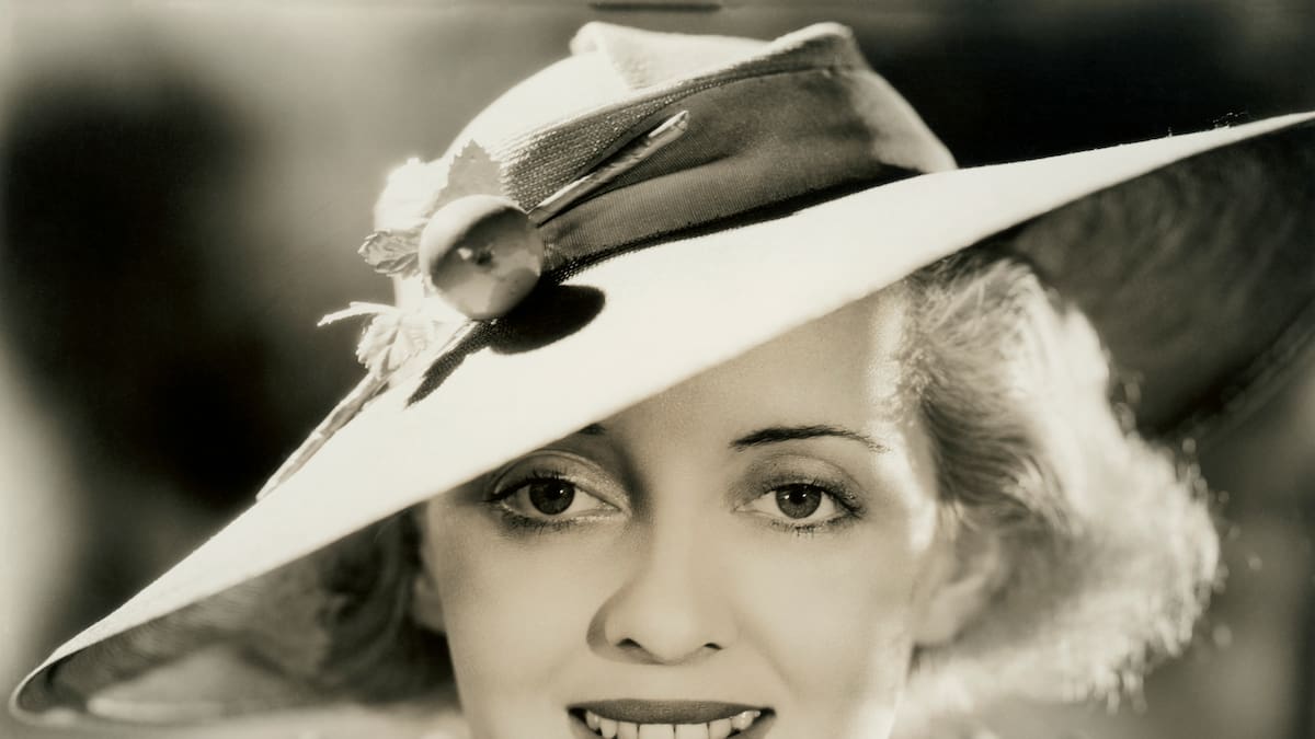 Bette Davis triunfó en las listas de rock and roll a los 73 años: “Y si mis ojos han ayudado, entonces estoy encantada”