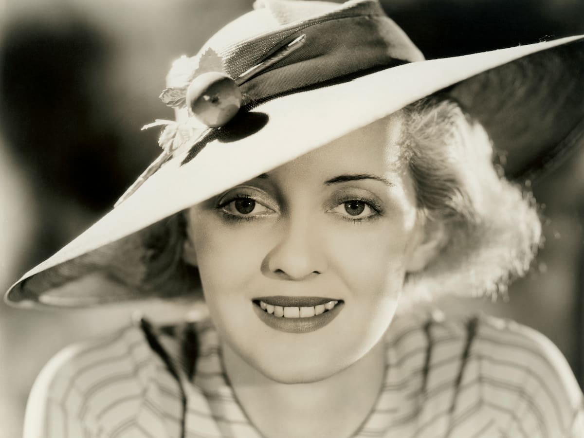 Bette Davis triunfó en las listas de rock and roll a los 73 años: “Y si mis ojos han ayudado, entonces estoy encantada”