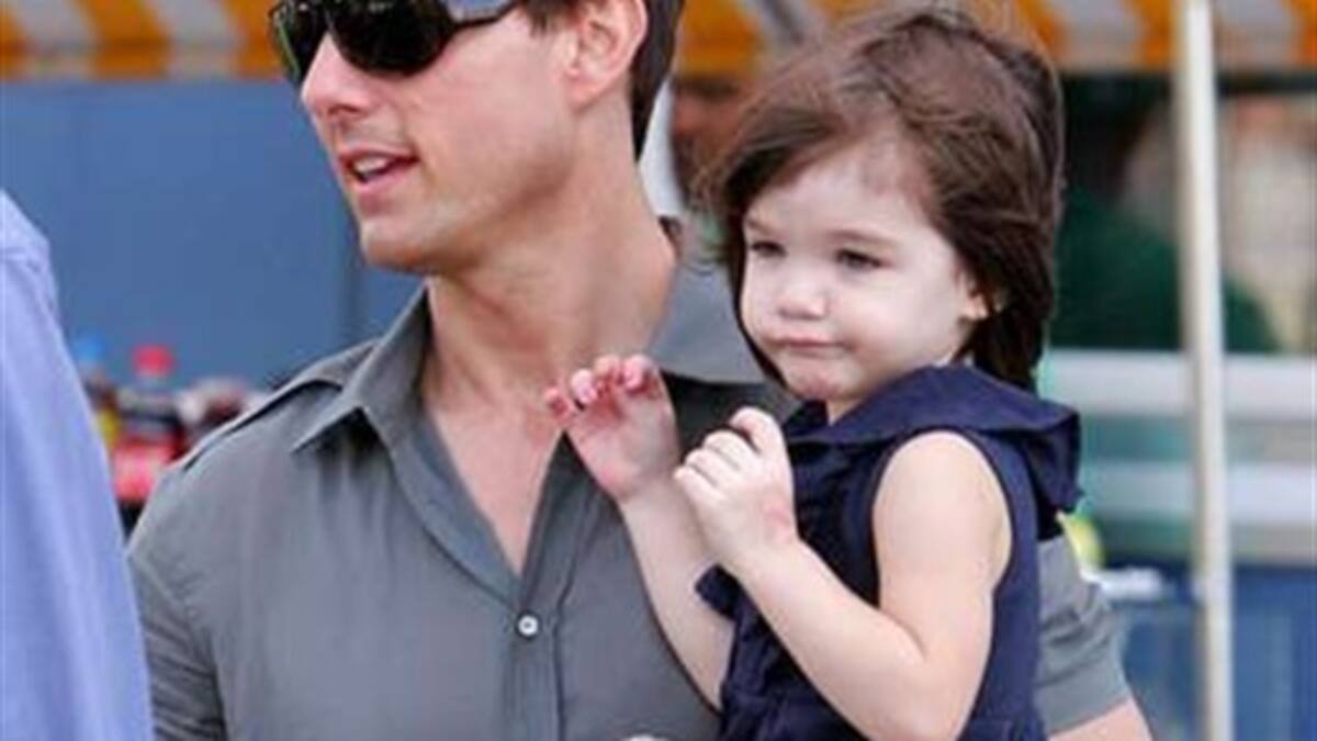 Afirman que Suri no es hija biológica de Tom Cruise