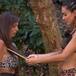 Drama en la mesa de tentaciones de ‘Supervivientes’ cuando Anabel Pantoja se tiene que cortar su larga melena