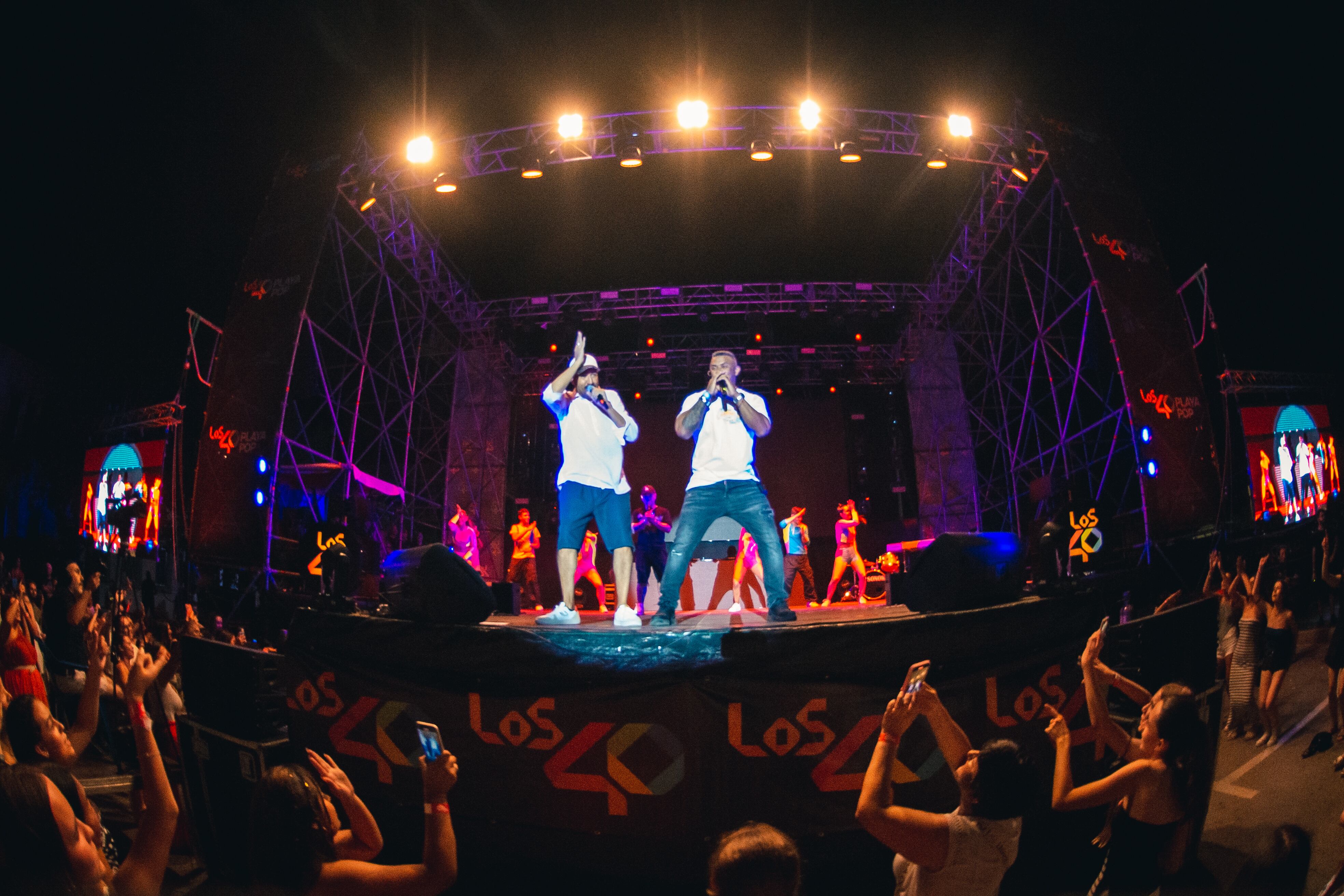 Hasta Tony Aguilar movió las caderas con 'El Tiburón', una canción que nos acompaña cada verano desde hace más de una década.