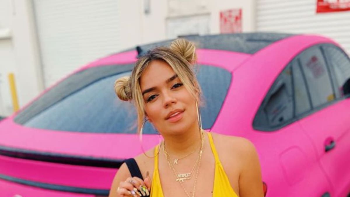 Karol G canta un tema de Beret y le llueven las críticas
