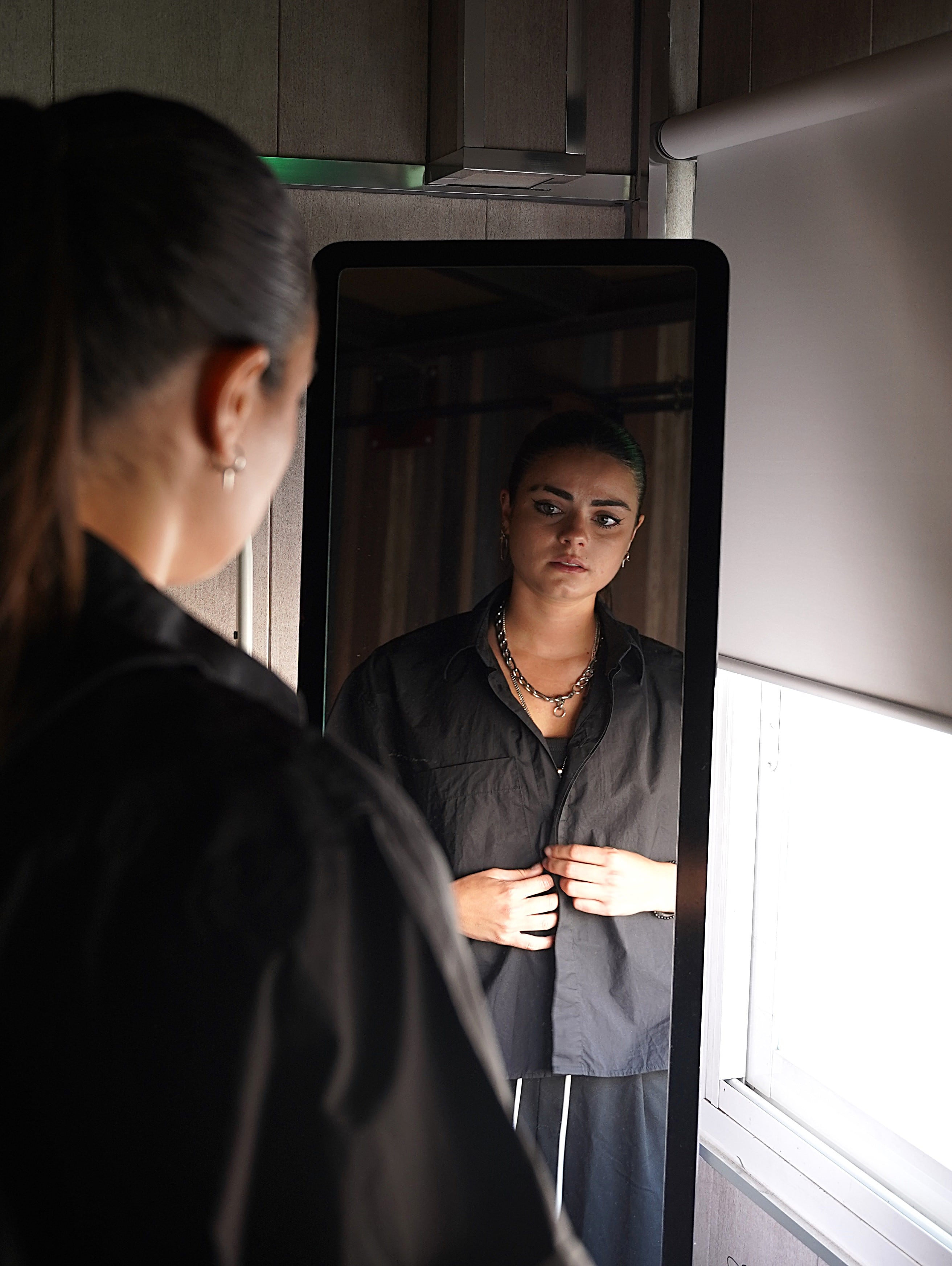 Lucía de la Puerta en el set de &#039;DINERO&#039;. (Foto cedida por Arriba Los Corazones)