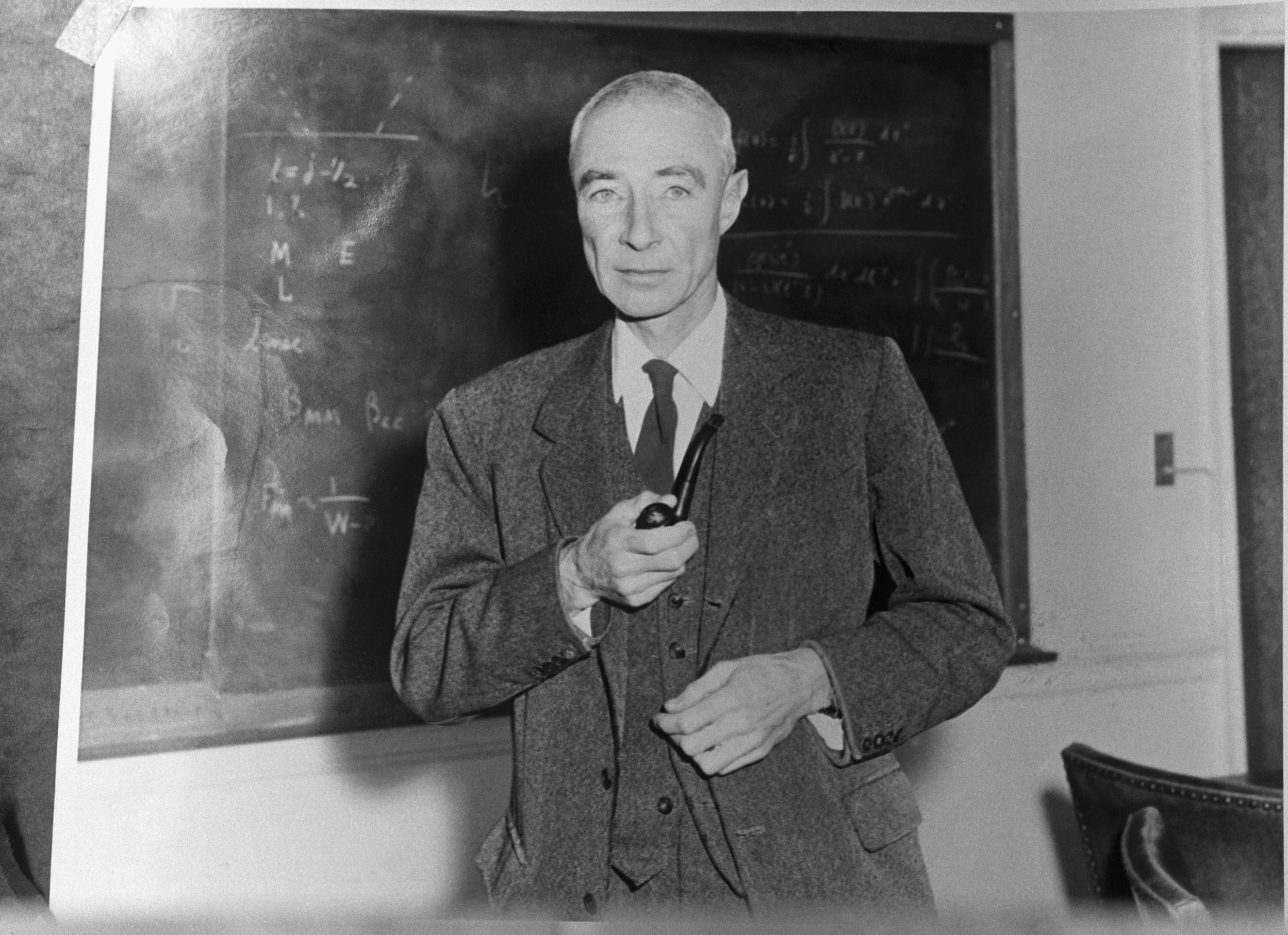 Robert Oppenheimer en una fotografía original.