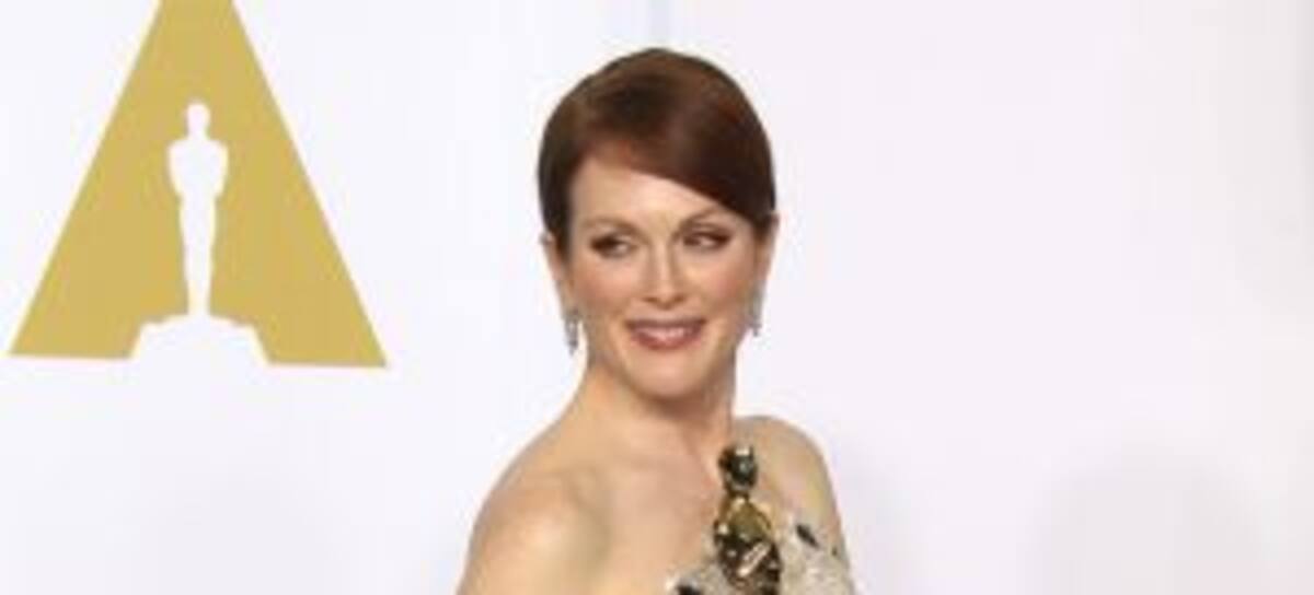 Julianne Moore con su Óscar a Mejor Actriz