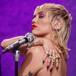 Miley Cyrus recuerda el incendio que cambió el rumbo de su nuevo álbum ‘Plastic Hearts’