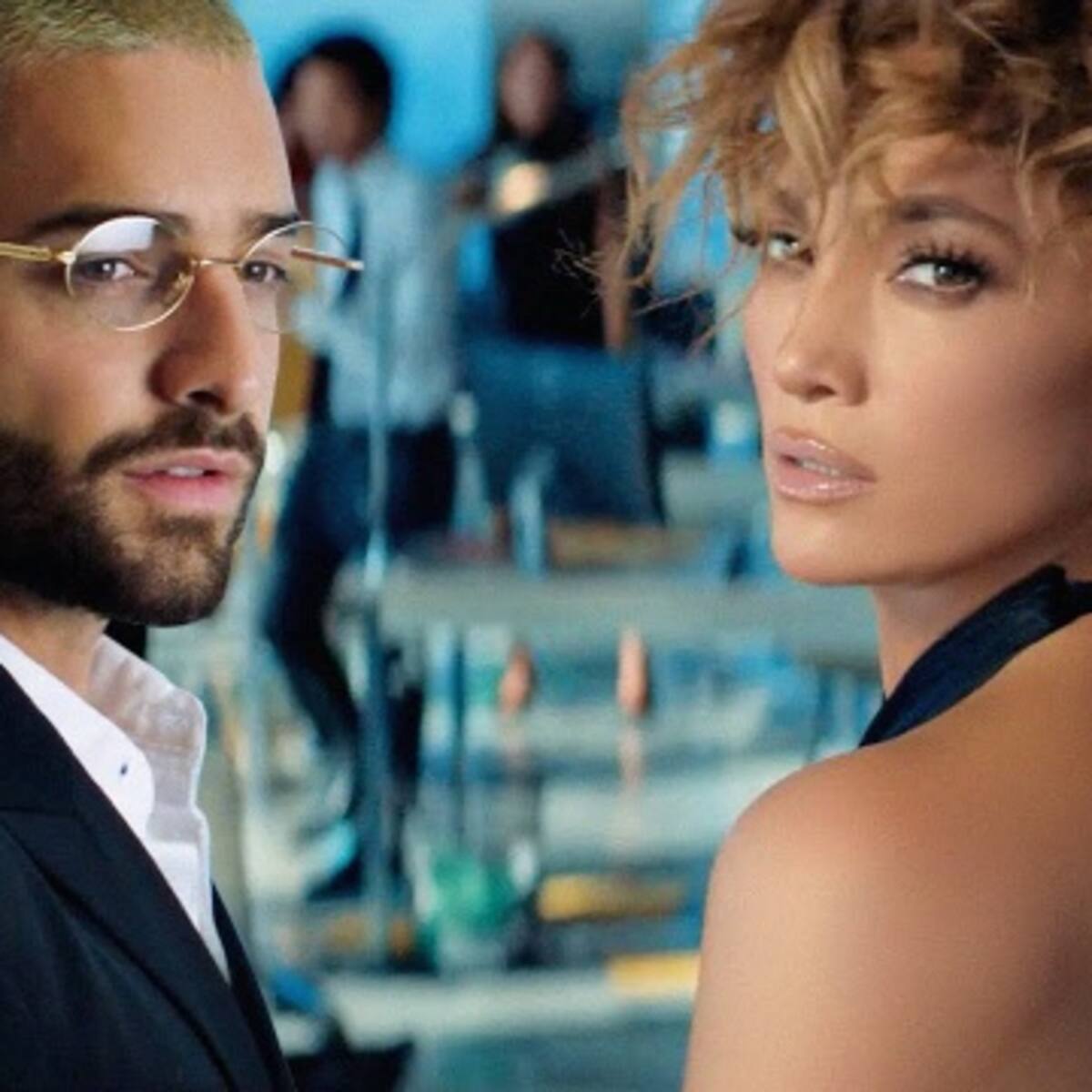 Jennifer Lopez y Maluma en “Pa Ti” y “Lonely”