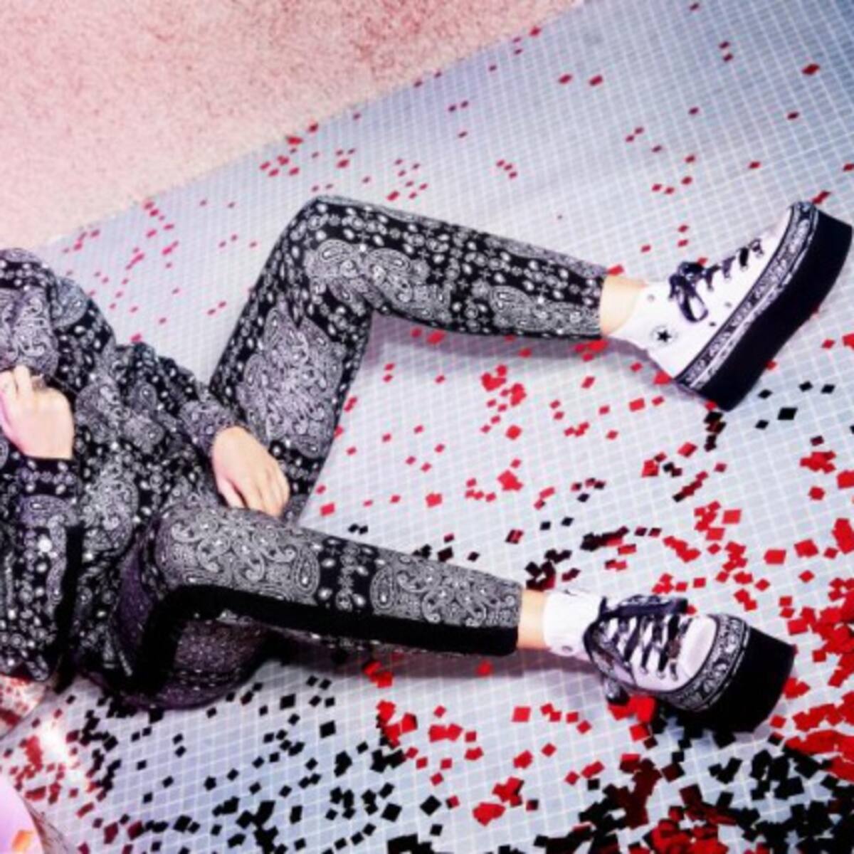 Miley Cirus se pone creativa y diseña divertida colección para Converse