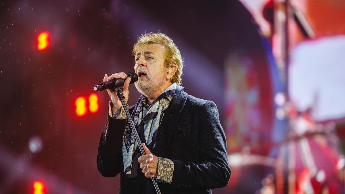 En pleno regreso de 'El Último de la Fila', Manolo García sufre un percance al lanzarse desde el escenario hacia el público