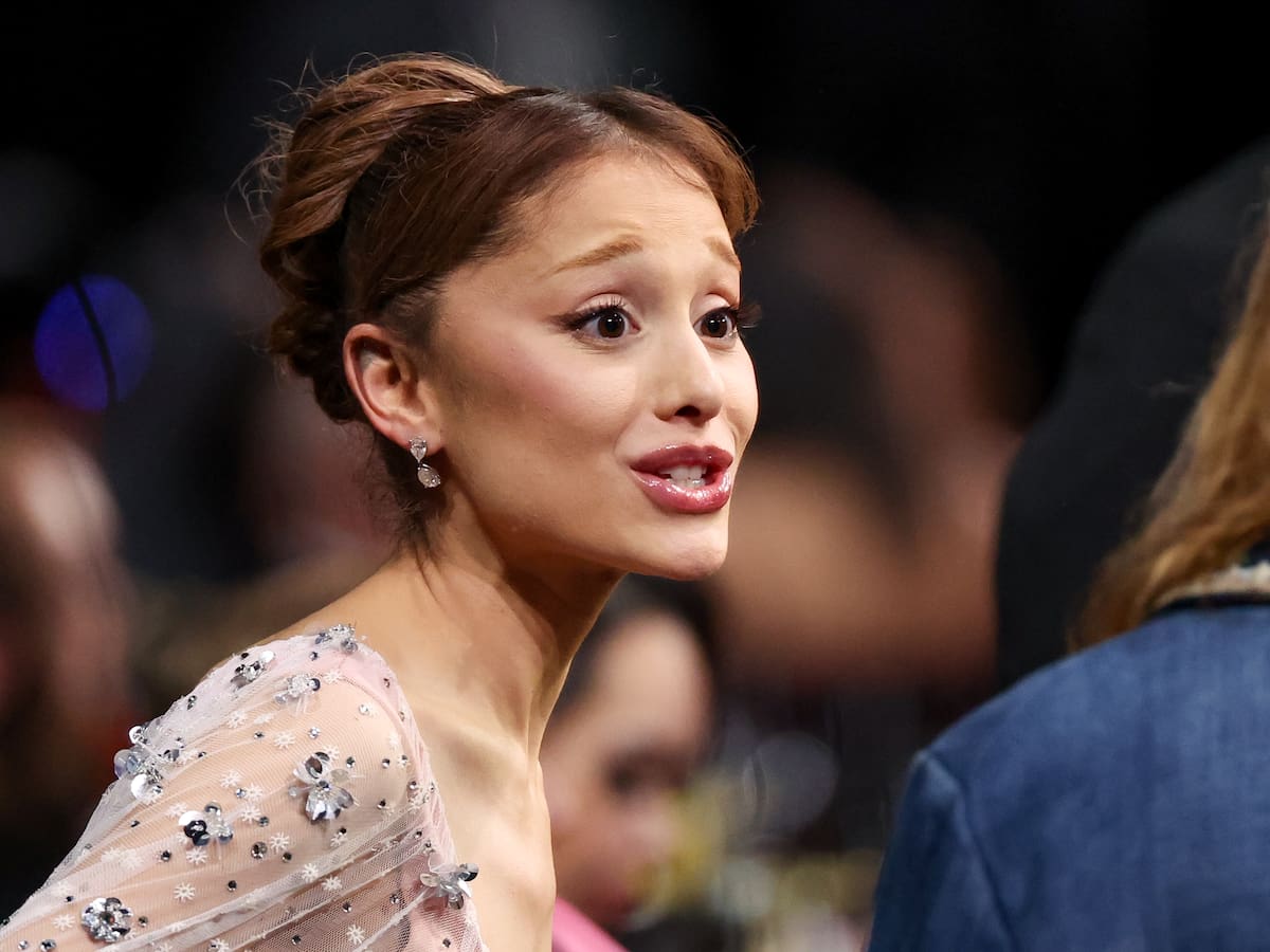 El momento fan de Ariana Grande con una actriz de ‘Gossip Girl’ es lo mejor que verás de los Critics Choice Awards 2026