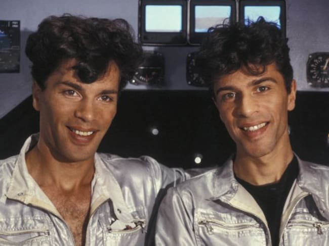 Igor y Grichka Bogdanoff, retratados a finales de los 80 cuando conducían un exitoso programa de ciencia en la televisión francesa.