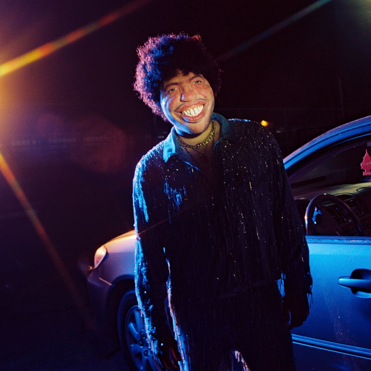 Crítica de 'Hermoso' de Benny Blanco, su primer álbum completo en español: el productor que no tiene ninguna obsesión por el concepto